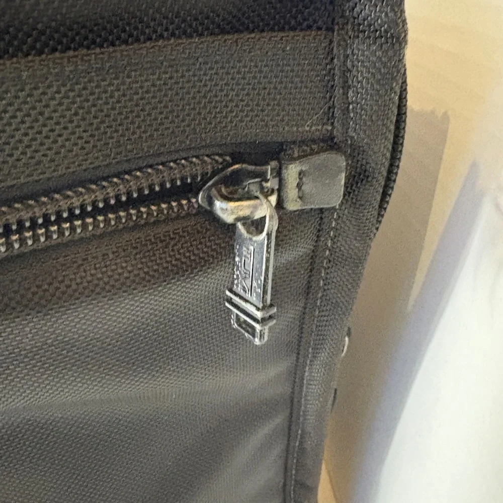 Tumi Alpha Expandable Ballistic Nylon Black Briefcase Messenger Laptop Bag 26160